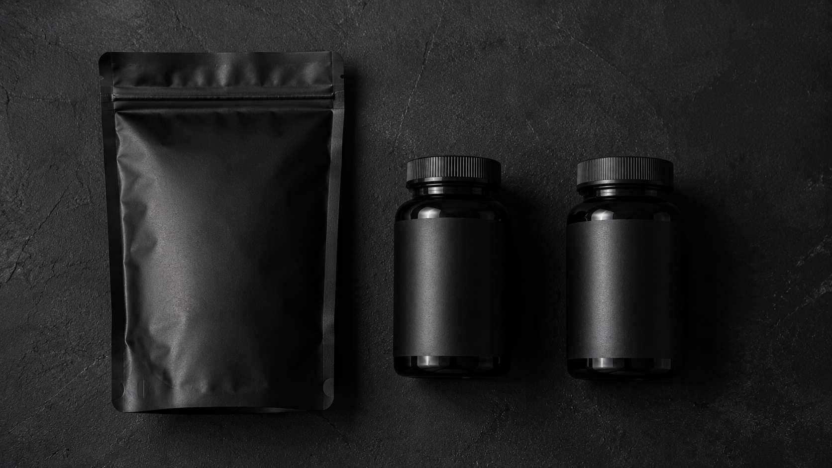 stack de trois suppléments pour la musculation à domicile : créatine monohydrate, magnésium bisglycinate et ashwagandha KSM-66